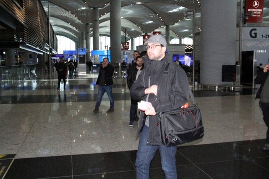 Mültecilere broşür dağıtan sağcı lider sınır dışı edildi