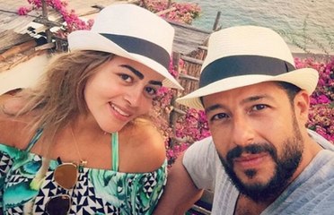 منعاً للمشاكل: شاهدي كيف تهرب محمد حماقي من سؤال في الكواليس عن زوجته!
