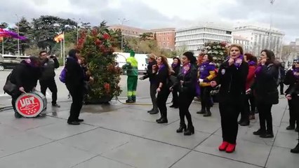 UGT y CCOO se concentran en Cibeles para reclamar la igualdad