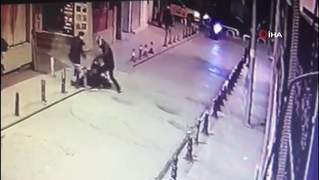 Çantasında 3 kilo altın olan kuyumcu kuryesine gasp girişimi kamerada