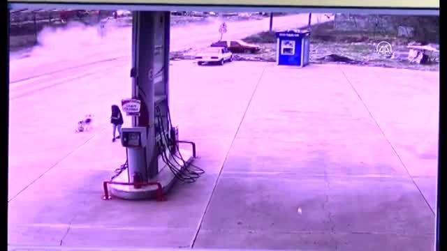 Kamyonetin takla atarak devrilme anı güvenlik kamerasında