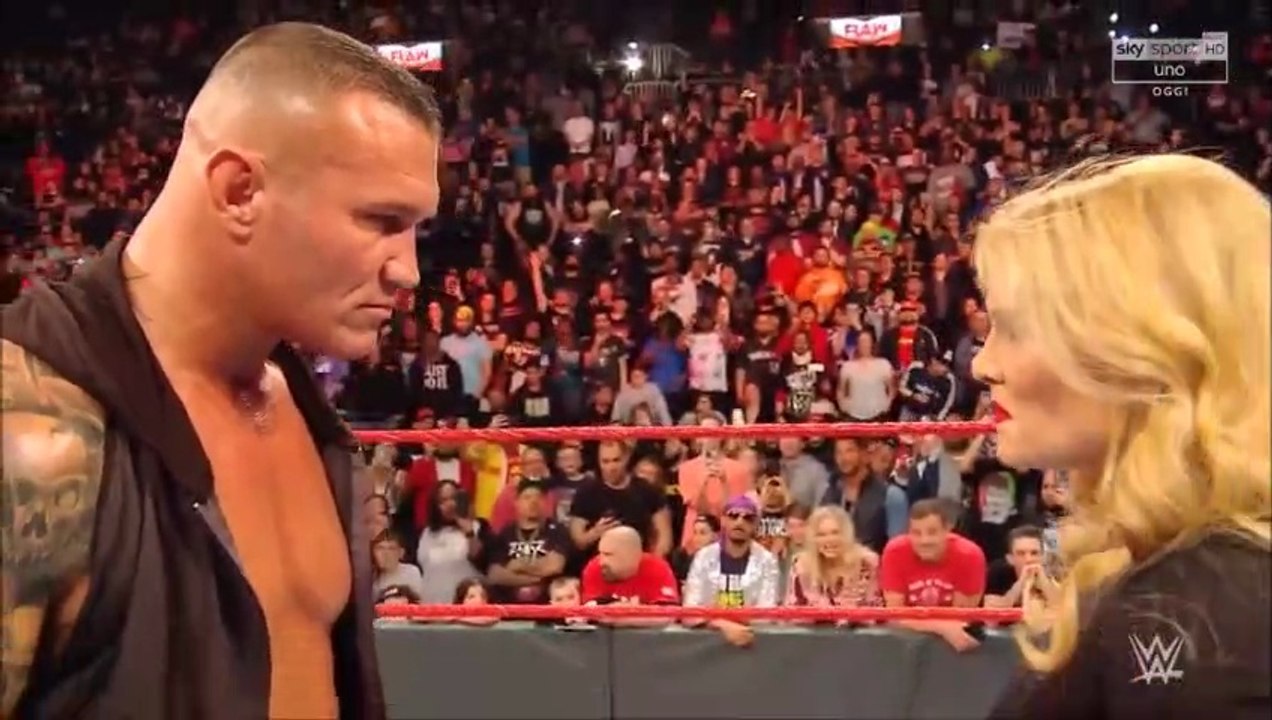 (ITA) Randy Orton attacca Beth Phoenix con l'RKO (WWE RAW 02/03/2020)