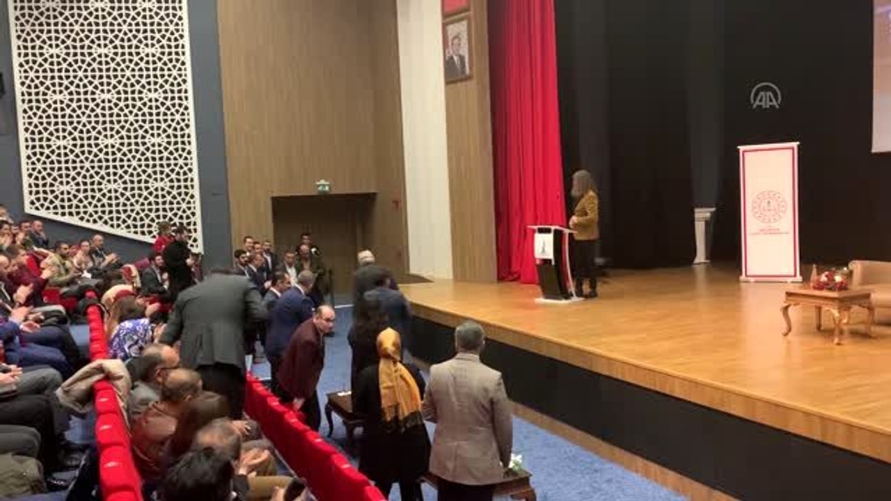 Tarihçi Prof. Dr. İlber Ortaylı, öğretmen ve öğrencilerle buluştu