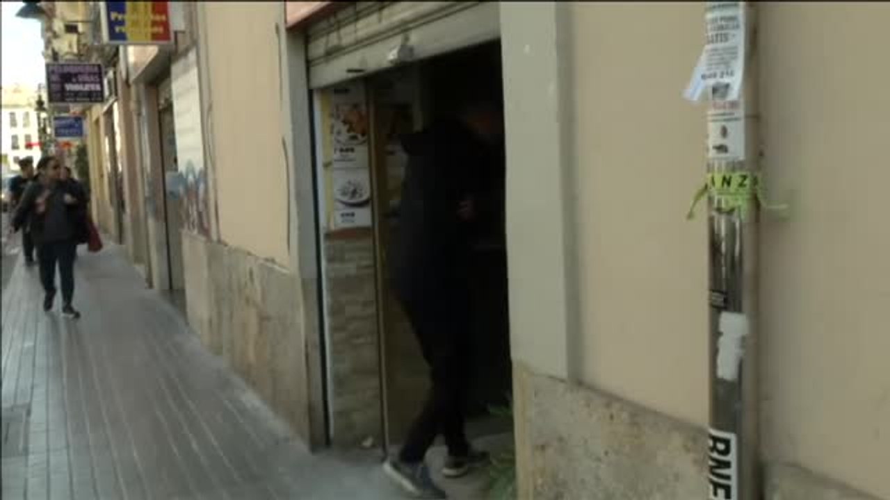 Los negocios chinos cuelgan el cartel de 'cerrado por vacaciones' en Valencia