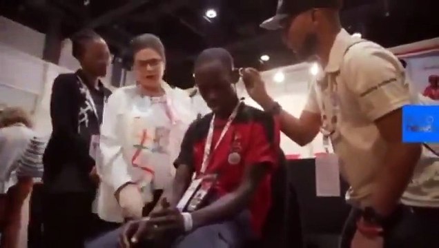 A 32 ans il entend pour la première fois, Regardez sa réaction émouvante