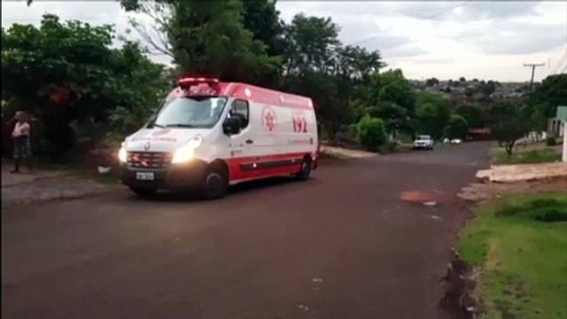 Socorristas do Samu e Corpo de Bombeiros prestam atendimentos no Bairro Periolo