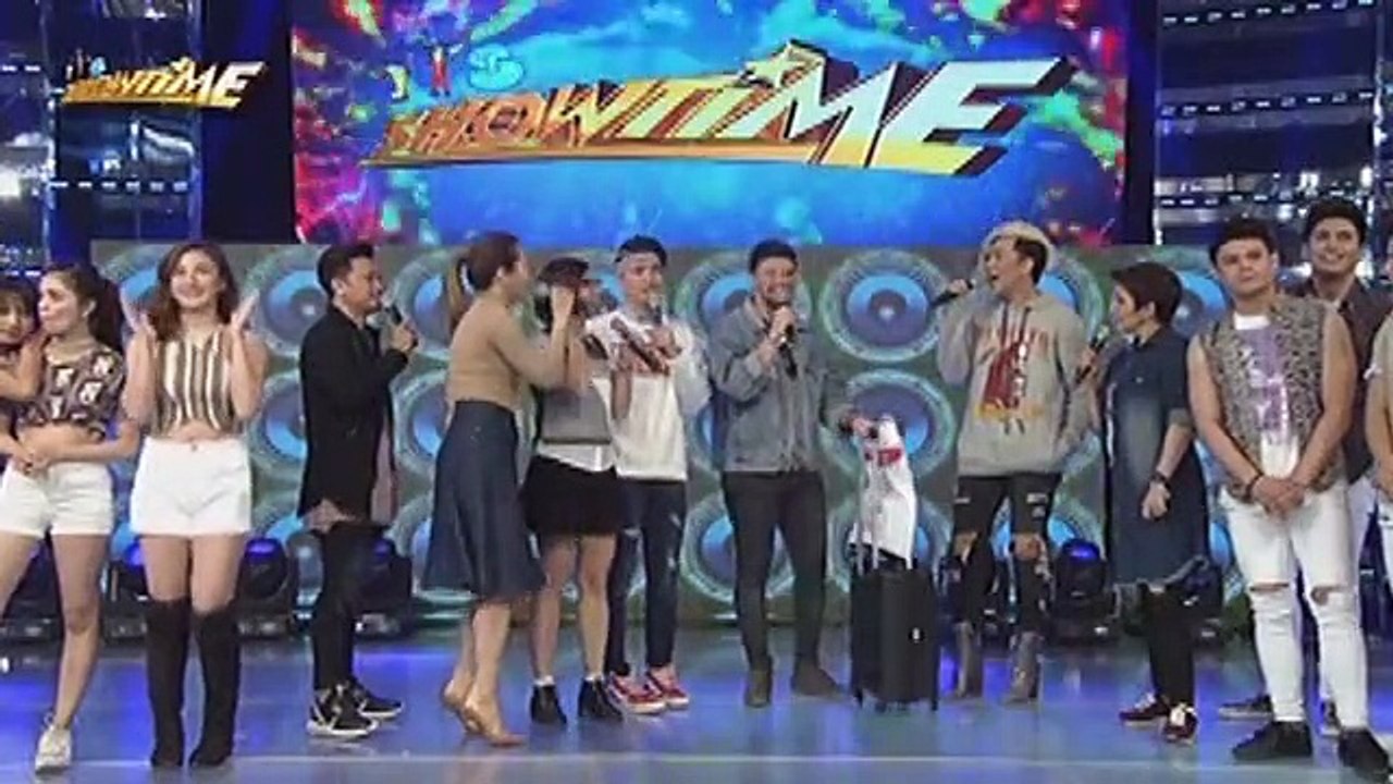 Billy, ipinakita ang mga inihanda niyang pasalubong para sa It's Showtime family