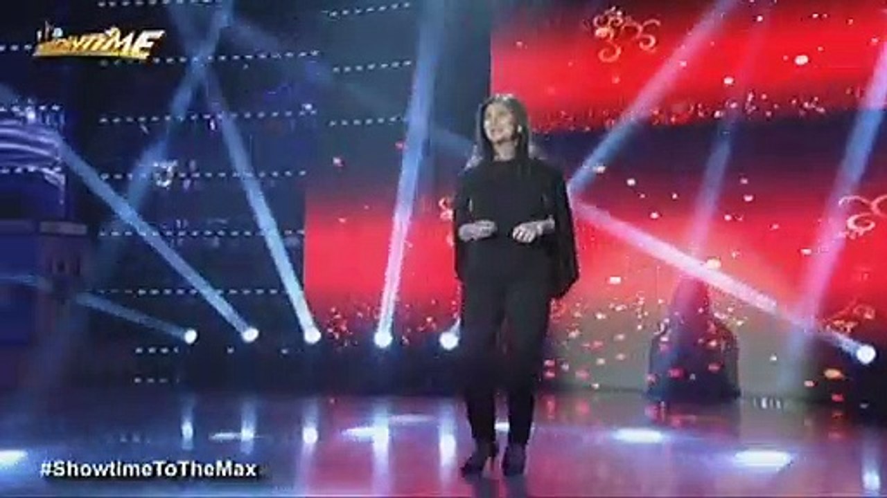 Joey Albert sings Ikaw Lang Ang Mamahalin on It's Showtime Stage