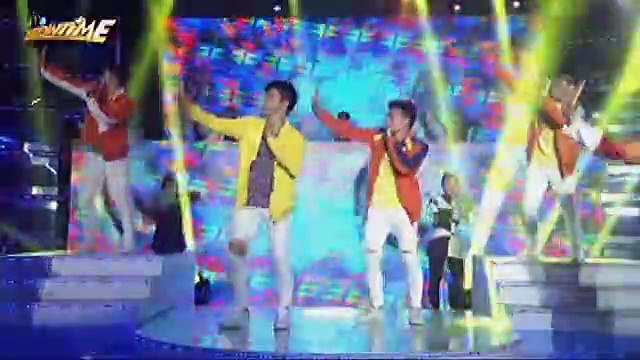 Tawag Ng Tanghalan finalists together with It's Showtime family in a world class opening number