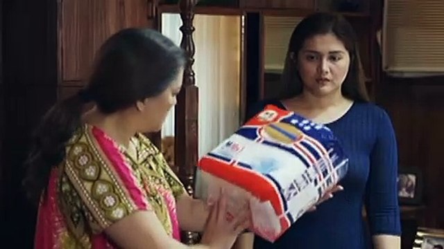 Gloria, abala sa pagempake ng kanyang mga damit para sa pagpunta sa bagong ilog