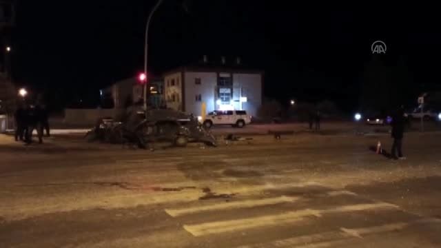 Aksaray'da hafif ticari araçla otomobil çarpıştı: 1 ölü, 1 yaralı