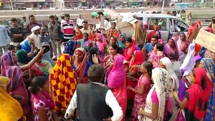 गुलाबी गैंग की कमांडर संपत पाल को उनके साथियों से ही पैसों के लिए हुई कहासुनी,लगाएं गंभीर आरोप