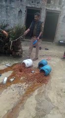 सुल्तानपुर: शराब व्यवसायियों पर बड़ी कार्यवाही, हज़ारों लीटर शराब बहाई