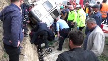 Amasya'da Trafik Kazası, Minibüs Yağmur Suyu Kanalına Yuvarlandı; 2 Ölü
