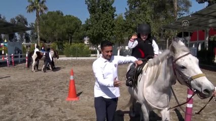 Mersin'de engelli çocuklara "Atla Terapi"