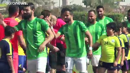 شاهد: المصري عز الدين بهادر أكبر لاعب كرة قدم مسن يسجل هدفا خلال مباراة رسمية