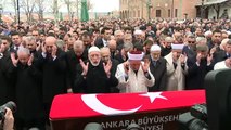 Cumhurbaşkanı Erdoğan, Şevket Kazan için kılınan cenaze namazına katıldı (3)