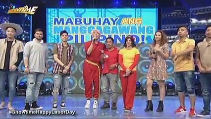 Tatay Romy, nakatanggap ng regalo mula sa It's Showtime family