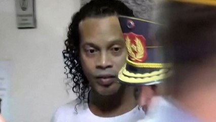 브라질 축구 스타 호나우지뉴, 위조여권 혐의로 결국 구속 / YTN