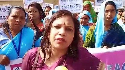 झाँसी: सड़कों पर उतरीं सैंकड़ों महिलाएं, मांगा समानता का अधिकार