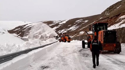 Çığ tehlikesi nedeniyle kapalı olan Ardahan-Ardanuç yolu ulaşıma açılıyor