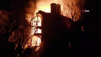 2 katlı kerpiç ev alevlere teslim oldu