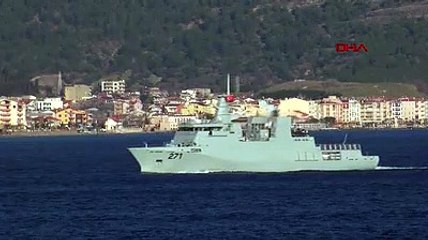 Pakistan savaş gemisi geçti