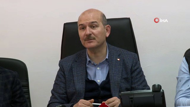İçişleri Bakanı Süleyman Soylu: ' Havalar sıcak, su bazı yerlerde 40-45 santime düştü. Ayağınızla rahat rahat geçebilirsiniz. Siz bundan sonra olacaklara bakın.'