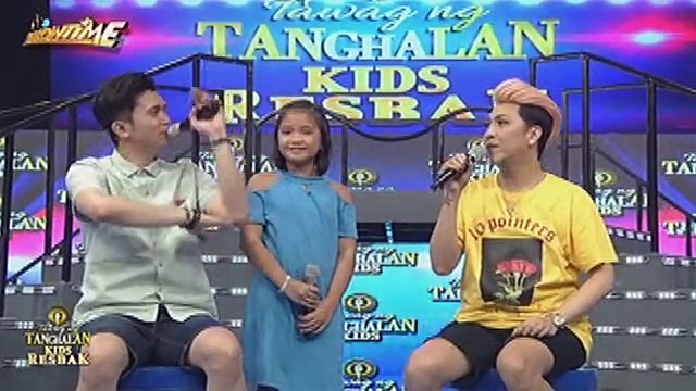 Vice Ganda, ipinakita kung paano siya magtaas ng kamay tuwing recitation