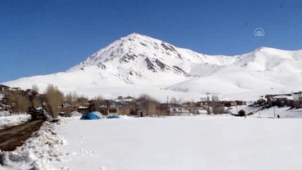 Van'da depremin yaraları sarılıyor (2)