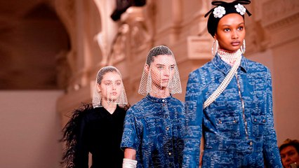 فيديو لعرض جيامباتيستا فالي المستوحى من أناقة السيدة الباريسية