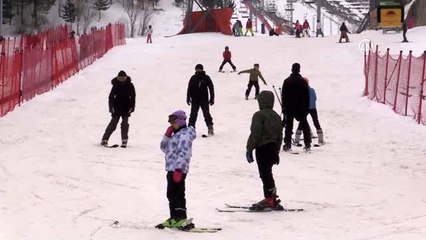 Palandöken Kayak Merkezi'nde güzel havada kayak keyfi