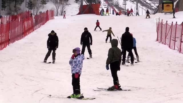 Palandöken Kayak Merkezi'nde güzel havada kayak keyfi