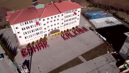 Öğrencilerden Mehmetçiğe koreografili destek