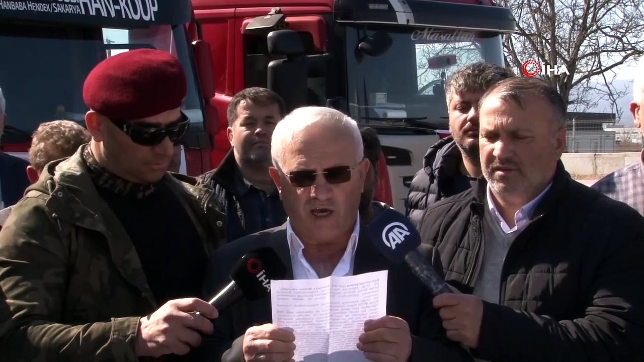 Kamyoncular Türk askerine destek olmak için konvoy yaptı