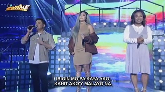 Punong Hurado Rey Valera together with Ogie, Jaya, Yeng and Billy in a world-class performance on It's Showtime