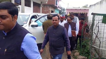 इटावा: बारिश की वजह से खेती हुई नष्ट, किसानों का दर्द जानने पहुंची विधायक