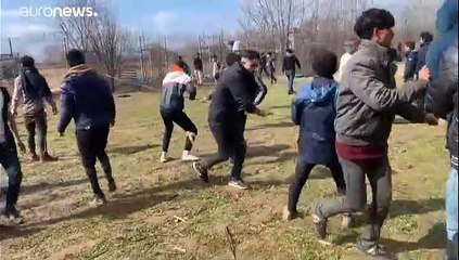 Les migrants pris entre deux feux à la frontière gréco-turque