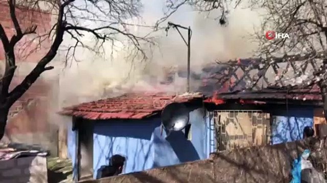 Bağcılar'da gecekondu yangını