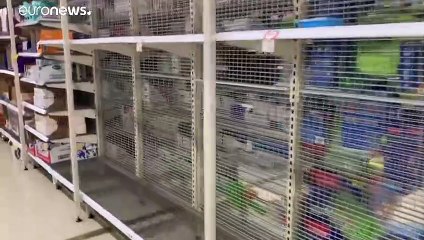 شاهد: أستراليا تطالب المواطنين بالهدوء بعد "معارك ورق المراحيض"