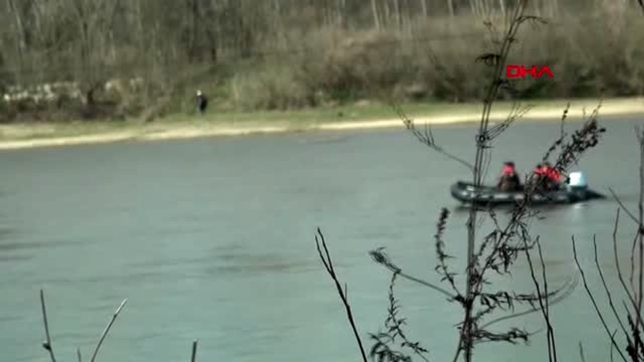 Edirne özel harekat polisleri meriç nehri'nde zodyak botla devriyede