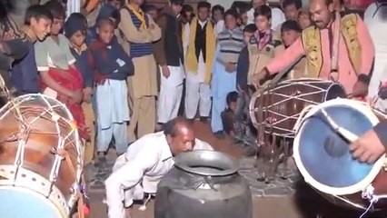 Funny desi pothwari punjabi dance with dhol and teeth power mirpur ranitaj kahuta rawalpindi || Desi dhol beat with show of teeth power strength