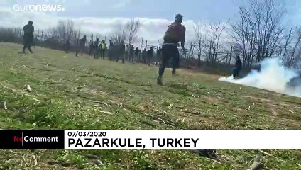 Teargas and water cannons fired at migrants on Turkey-Greece border