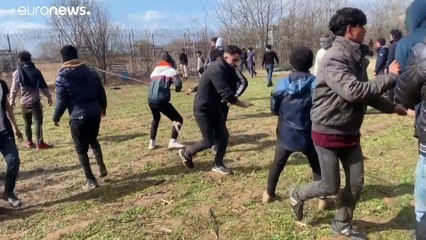 Les migrants pris entre deux feux à la frontière gréco-turque