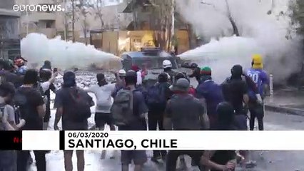 Wasserwerfer gegen Demonstranten in Santiago de Chile