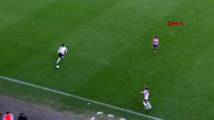 Atletico madrid kadın futbol takımlarının maçından görüntüler