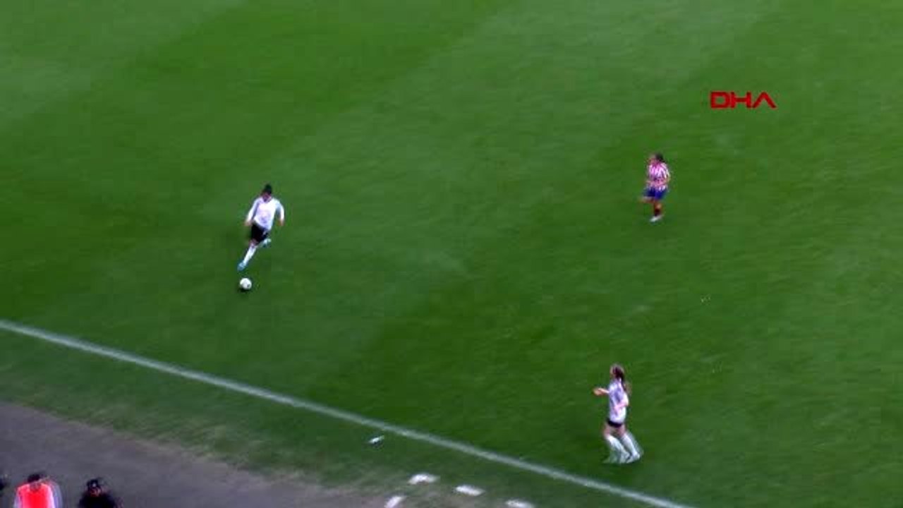 Atletico madrid kadın futbol takımlarının maçından görüntüler