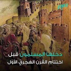 #سقوط_إشبيلية_عاصمة_الموحدين_في_الأندلس #خيانة_ابن_الأحمر_لإشببلية. تِبَعاً لمقالنا السابق حول سقوط إشبيلية، هذا فيديو لمجلة ميم للمرأة العربية و هي مجلة و موقع إلكتروني عربي، و هو يتكلّم عن خيانة #ابن_الأحمر_النصري المخزية و تواطئه مع القشتاليين لإسقاط إ