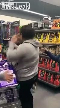 Embrouille au supermarché pour du Papier Toilettes !