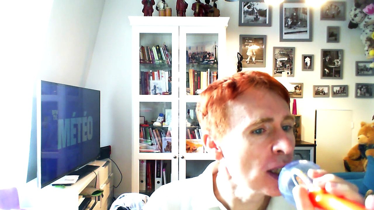 Wiwi égratigne "oh que c'est beau" de Coluche